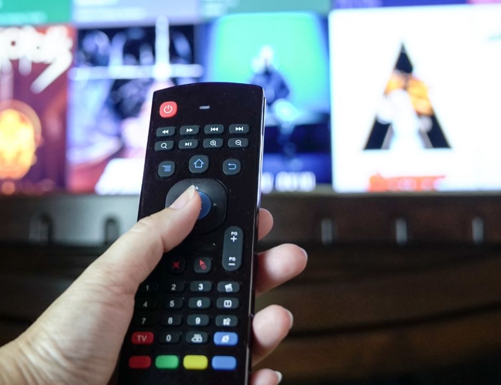 How do i get netflix on my hot sale tv uk